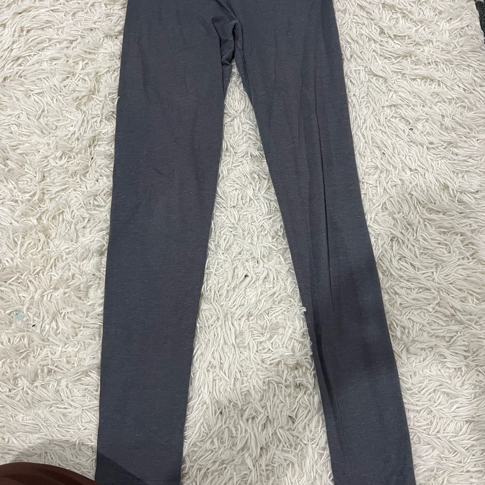 Aeropostale Gray Leggings Sleek Stretchy Bottoms